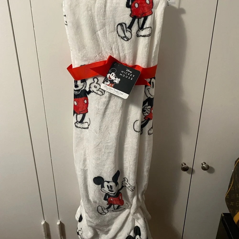 Mickey Mouse throw - Picture 1 of 3
